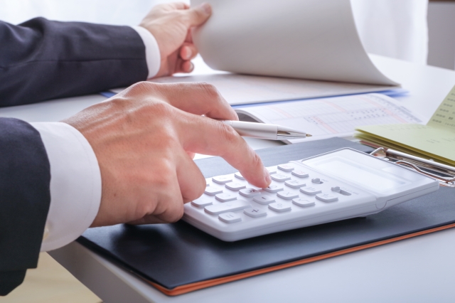 経理代行と税務顧問はどう違う？浜松市の税理士が中小企業向けにわかりやすく解説